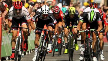 ROMANS-SUR-ISERE, FRANCE - JULY 18: Michael Matthews of Australia riding for Team Sunweb sprints to win stage 16 of the 2017 Le Tour de France, a 165km stage from Le Puy-en-Velay to Romans-sur-Isère on July 18, 2017 in Romans-sur-Isere, France. (Photo by Chris Graythen/Getty Images)