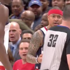 Twitter ardiendo: la expulsión de Isaiah Thomas a los 88" por esta 'acción hostil' contra el árbitro