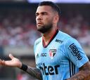 Alves la lía antes de un partido de Libertadores y se pone a la afición del Sao Paulo en contra