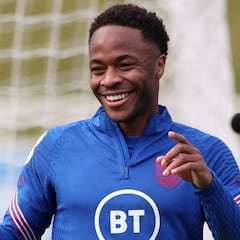 Sterling, opción abierta; Alves, decide Xavi