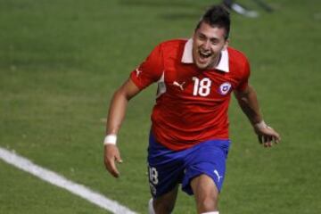 El cruzado si bien había sido citado en 2012 por Borghi, fue con Sampaoli y frente a Perú cuando se estrenó en cancha.