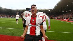SOUTHAMPTON, ENGLAND - FEBRUARY 11: Carlos Alcaraz of Southampton celebrates after scoring during the Premier League match between Southampton FC and Wolverhampton Wanderers at St. Mary's Stadium on February 11, 2023 in Southampton, England. (Photo by Matt Watson/Southampton FC via Getty Images)
