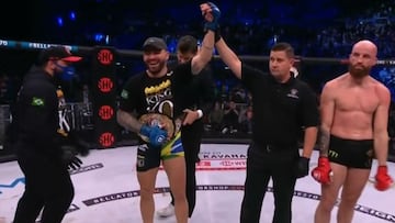 Patricky Freire celebra su victoria sobre Queally.