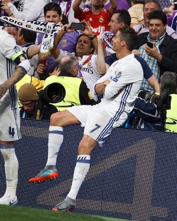 Cristiano Ronaldo celebr as el 2-0 al Atltico de Madrid durante el partido de ida de las semifinales de la Champions League de 2017. 
