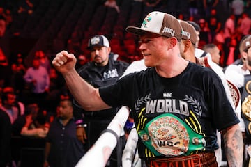 LAS VEGAS, NEVADA - SEPTEMBER 14: WBC/WBA/WBO super middleweight champion Canelo Alvarez reacts after he won a title fight by unanimous decision against Edgar Berlanga, not pictured, at T-Mobile Arena on September 14, 2024 in Las Vegas, Nevada.   Steve Marcus/Getty Images/AFP (Photo by Steve Marcus / GETTY IMAGES NORTH AMERICA / Getty Images via AFP)