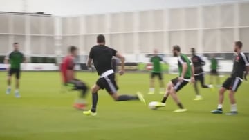 Cristiano Ronaldo linking up in Juventus training