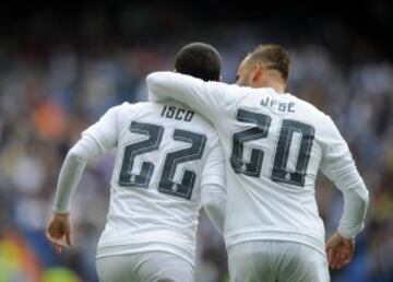 Celebraci¨®n de Isco con Jes¨¦ tras abrir el marcador para el Real Madrid.