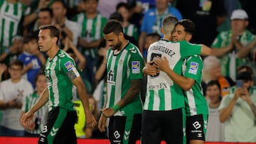 Los jugadores celebran el 2-0.