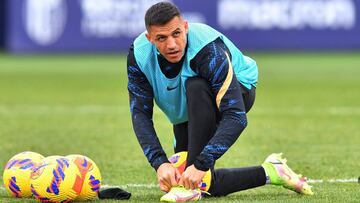 Soccer Football - Serie A - Bologna v Inter Milan - Stadio Renato Dall&#039;Ara, Bologna, Italy - January 6, 2022 Inter Milan&#039;s Alexis Sanchez is seen on the pitch, after Bologna declared that they would not play the match because players and staff h