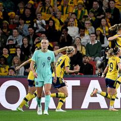 Rolfö y Asllani desconsuelan a Australia y visten de bronce a Suecia