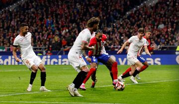 1-0. Ángel Correa se interna por la línea de fondo, asiste al delantero neerlandés que con su pie izquierdo empuja el balón al fondo de la portería de Orjan Haskjold.