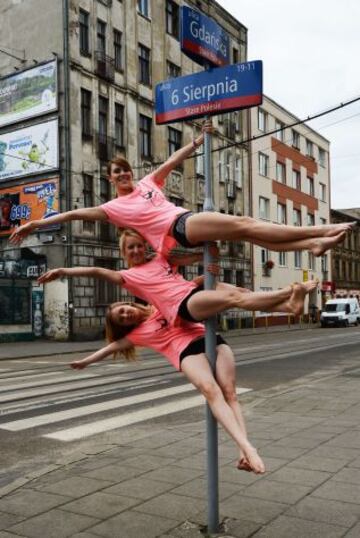 Ejercicios de sincronizada en las calles de Lodz, Polonia