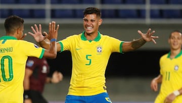 Bruno Guimaraes celebra un gol de Brasil en el Torneo Preol&iacute;mpico Sudamericano.