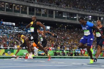 Bolt es leyenda: tercer oro en los 100 metros