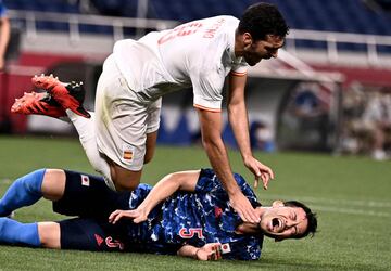 Maya Yoshida y Mikel Merino