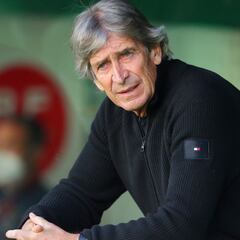 Manuel Pellegrini enciende la polémica con el Betis: "No sé si un tubo de plástico..."