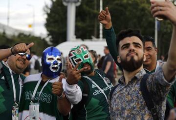 Aficionados mexicanos fuera del Estadio Luzhniki