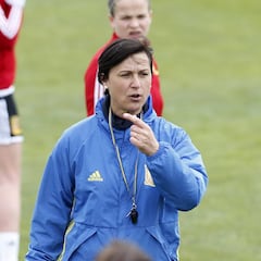 Toña Is: "El fútbol femenino está creciendo desde abajo"