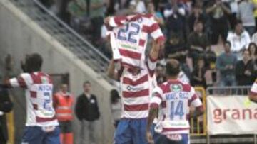 <b>DEDICATORIA. </b>Íñigo López tuvo un detalle con Geijo para celebrar el primer gol del partido.