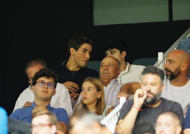 Layhoon vuelve al palco y Jesús Vázquez ve al equipo en Mestalla