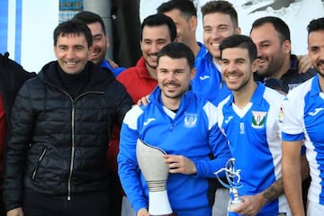 Asier Garitano, junto a los ganadores del torneo.