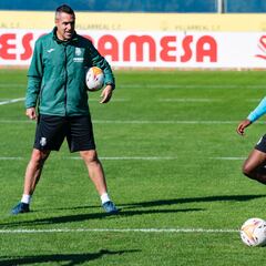 Emery promociona a Pablo Villanueva como segundo entrenador