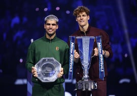 Sinner somete a Alcaraz y repite título en las Finals