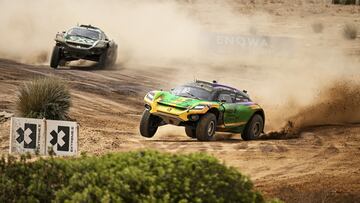 CAPO TEULADA, SARDINIA, ITALY - SEPTEMBER 17: Cristina Gutierrez (ESP) / Fraser McConnell (JAM), X44 Vida Carbon Racing, leads Mikaela Ahlin-Kottulinsky (SWE) / Johan Kristoffersson (SWE), Rosberg X Racing during the Island X-Prix II on September 17, 2023 in Capo Teulada, Sardinia, Italy. (Photo by Simon Galloway / LAT Images)