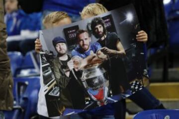 Aficionados de Leicester City antes del partido de Champions League ante el Porto.