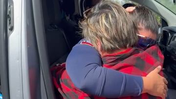 Acaba de ganar un oro para Chile, se reencuentra con su madre y pasa esto: ¡escena inolvidable!