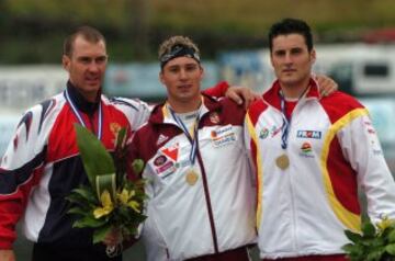 David Cal tras ganar la medalla de bronce en la final de C1 1000 metros de los Europeos de Pontevedra 2007. 