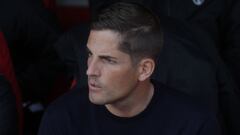 Soccer Football - LaLiga - Granada v Real Madrid - Nuevo Estadio de Los Carmenes, Granada, Spain - November 21, 2021 Granada coach Robert Moreno REUTERS/Jon Nazca