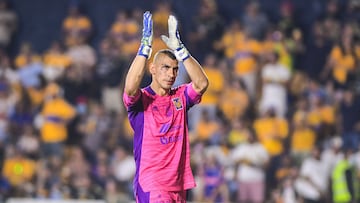 El arquero felino descartó favoritismo en el Clásico Regio 129 frente a Rayados. Además, refrendó su apoyo a la gestión de Marco Antonio Ruiz como director técnico del equipo.