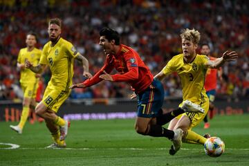 Jugada del penalti de Filip Helander a ?lvaro Morata.