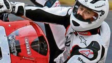 <b>AL LÍMITE. </b>Schumacher va cada día más deprisa y ha tenido otras caídas como ésta previas a la de ayer.