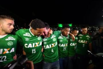 Homenaje del Pueblo Chapecoense en el estadio Arena Condá, este miércoles 30 de noviembre.