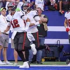 Tom Brady and the Bucs, big favorites in the NFC South