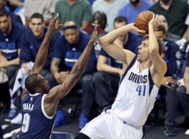 8. Dirk Nowitzki (Dallas Mavericks) - 25,000,000 (vía Hoopshype).