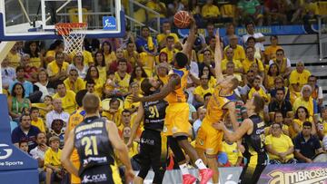 El Iberostar Tenerife se llevó el derbi canario.