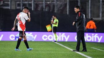 BUENOS AIRES, ARGENTINA - APRIL 10: Esequiel Barco of River Plate leaves the pitch after being injured during a match between River Plate and Argentinos Juniors as part of Copa de la Liga 2022 at Estadio Monumental Antonio Vespucio Liberti on April 10, 2022 in Buenos Aires, Argentina. (Photo by Marcelo Endelli/Getty Images)