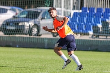 Óscar Melendo en el entrenamiento del Cádiz el pasado 20 de noviembre en la Ciudad Deportiva.