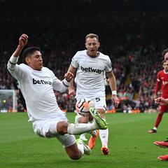 Edson Álvarez titular y jugó los 90 minutos en la derrota ante Liverpool