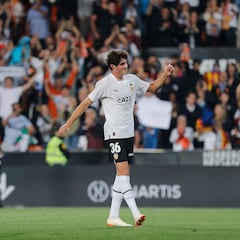 Javi Guerra renueva hasta 2027