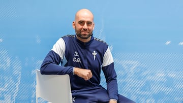 Claudio Giráldez posa para AS en las instalaciones de la Ciudad Deportiva Afouteza.