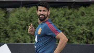 Diego Costa, entrándose con España.