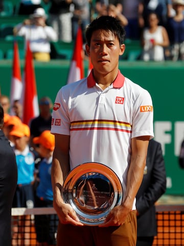 Kei Nishikori con el trofeo.