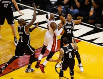 Paul Pierce no pudo esta vez con LeBron. La película cambia de mucha de Regular Season a playoffs.