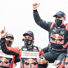 Al Attiyah y Sainz emocionan al Dakar con su gesto a Peterhansel