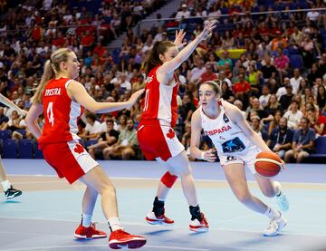 4. Iyana Martín (17 años y 1,74 metros) jugando con la selección española sub19 de Baloncesto