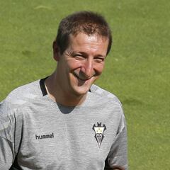 Ramis: "Vamos a Oviedo con ilusión y la intención de sumar"